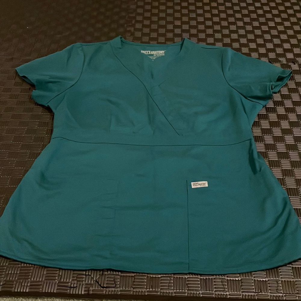Greys anatomy by bardo scrub top size L, green
